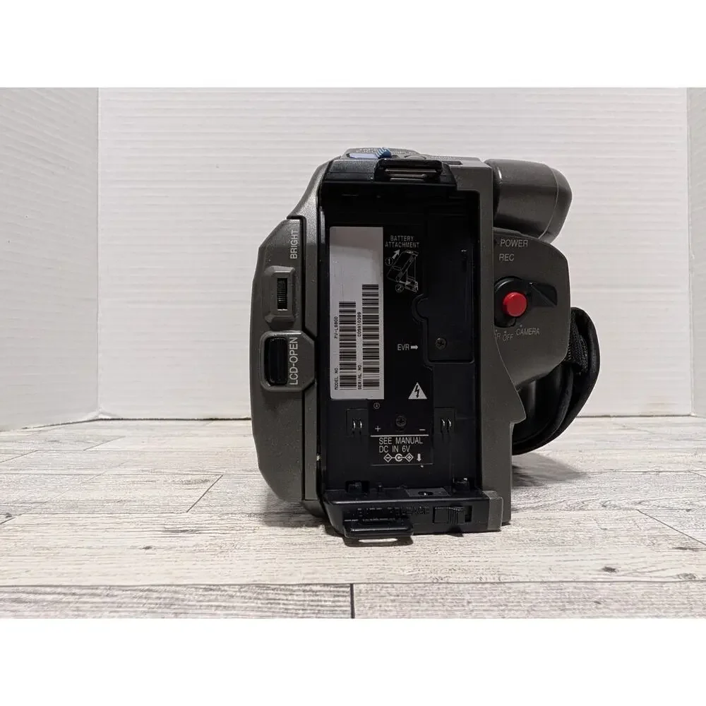 PANASONIC Palmcorder VHS-C - PV-L680D w/Case 2 Battery Manual & Charger TESTED